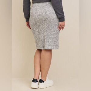 #103 Torrid Midi Studio Double Knit Pencil Skirt Size 2